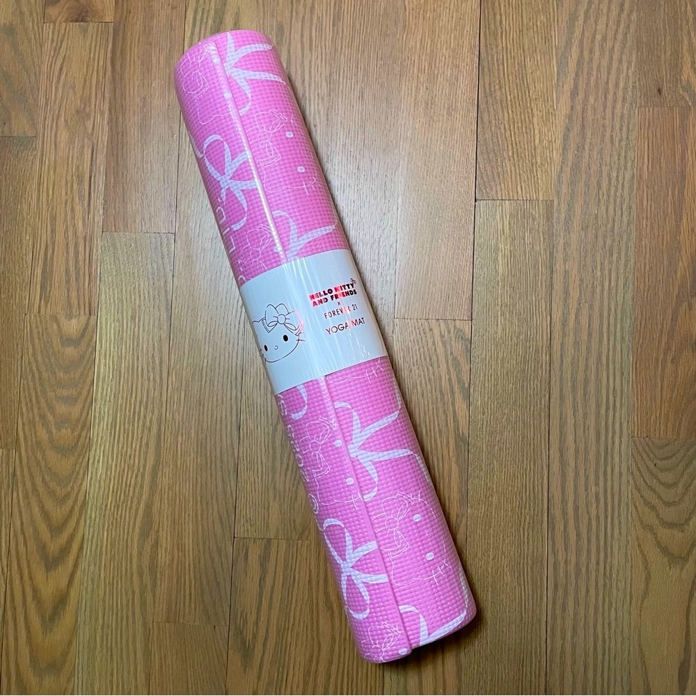 🧸🎀 HELLO KITTY AND FRIENDS X FOREVER 21 YOGA MAT 🎀🧸
